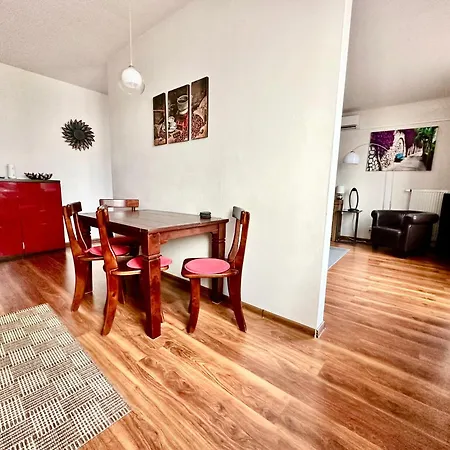 Unique Main Square - Ac - Balcony - Coffee Machine - Washer - Kitchen- Parking Available Free Public Or Paid Private For 20 Euro Per Please Read Our Emails Poprad