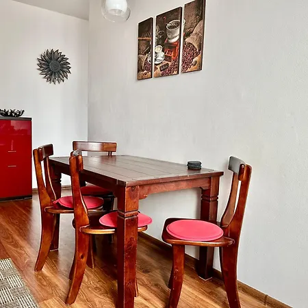 Unique Main Square - Ac - Balcony - Coffee Machine - Washer - Kitchen- Parking Available Free Public Or Paid Private For 20 Euro Per Please Read Our Emails Poprad