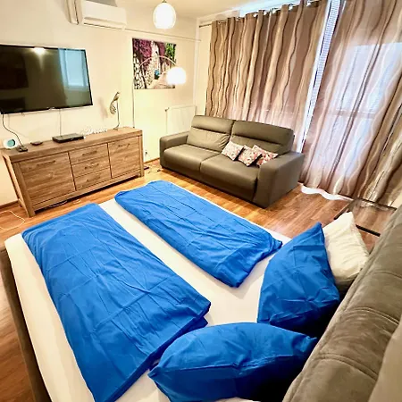 Unique Main Square 아파트 *